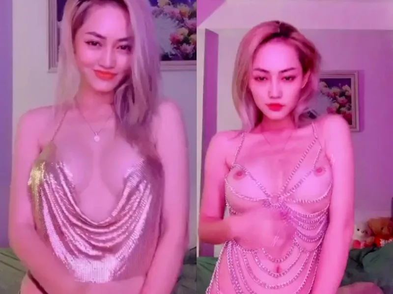 Em ngọc hà vú đẹp dam dang móc lồn p1